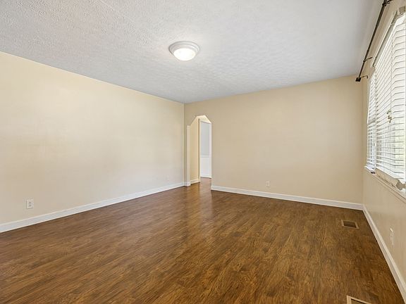 4th image of 106 Smith St
