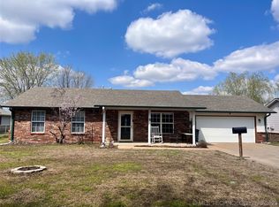 206 E Orr St, Chouteau, OK 74337