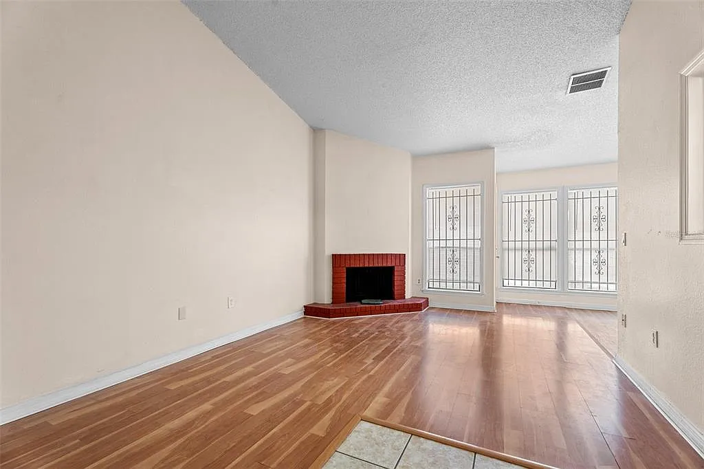 2 bed, 2.0 bath, 1037 sqft, $1,800 — Photo 4