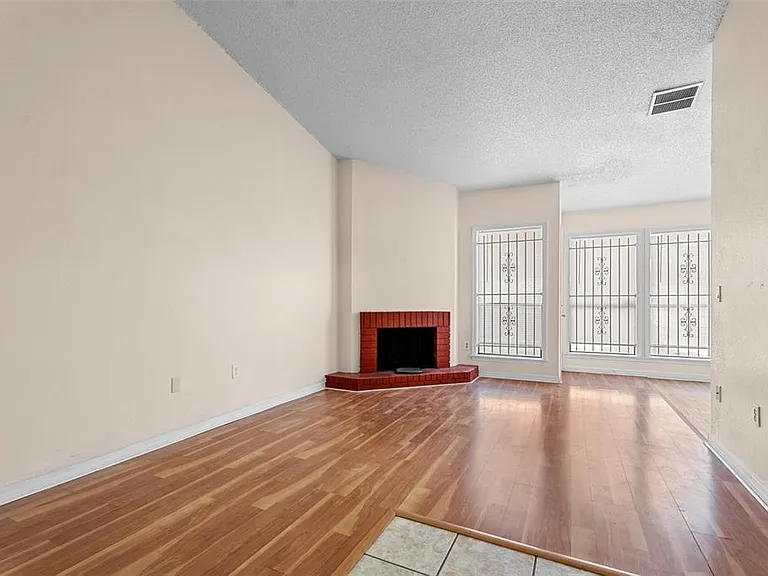 652 Saint Johns Ct #652 — Photo 4