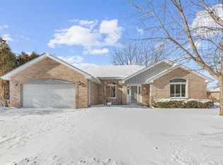 240 N Locust St, Frankfort, IL 60423
