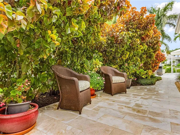 950 Galleon Dr — Photo 34