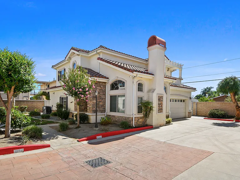1160 E Grand Ave — Photo 4