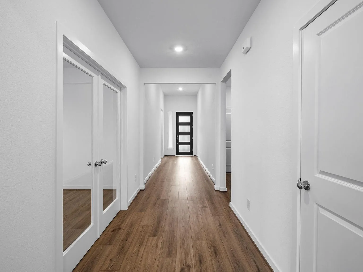 4 bed, 3.0 bath, 2323 sqft, $3,200 — Photo 4