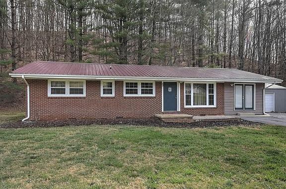 2nd image of 447 Valley Dr
