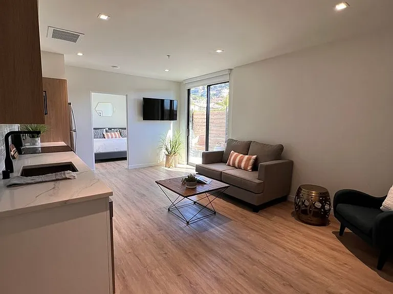 1111 Torrey Pines Rd — Photo 20