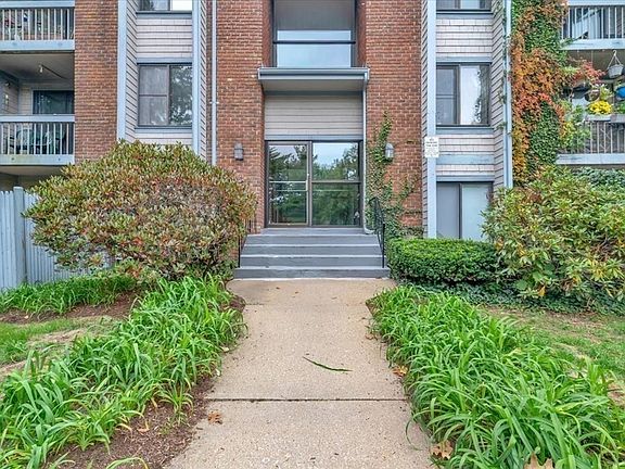 3rd image of 14 Old Stone Way APT 11