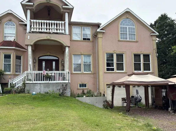 54 W Lake Dr, Patchogue, NY 11772