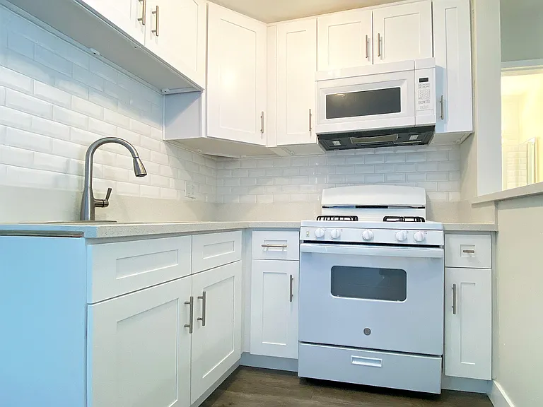 Yarmouth Apartments — Photo 7