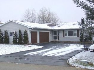 121 Lamplighter Loop SE, Poplar Grove, IL 61065