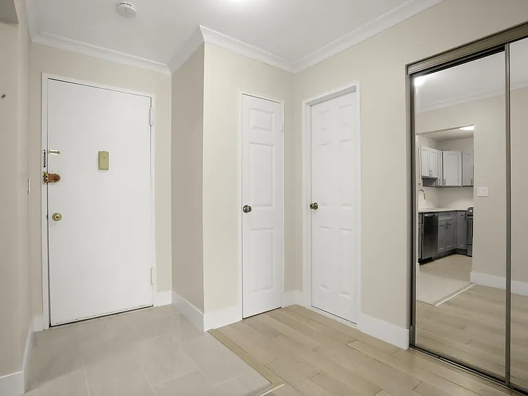 3 Consulate Dr #4F — Photo 14