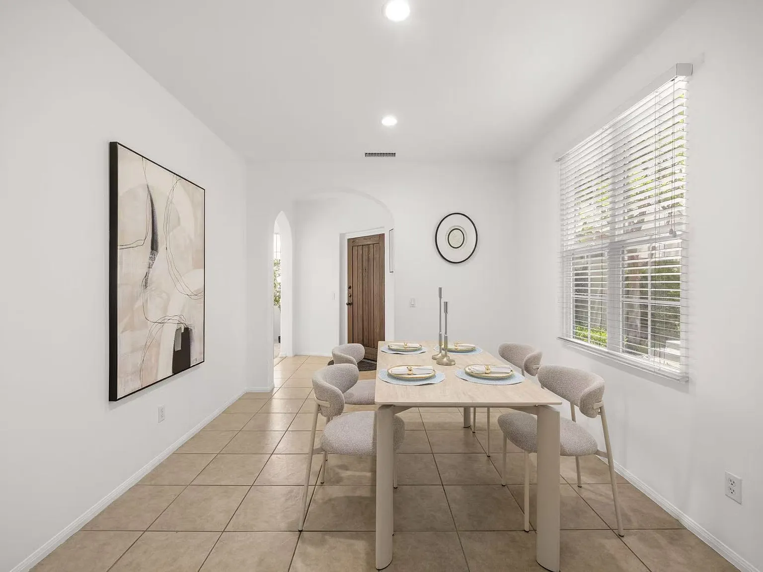 3 bed, 1223 sqft, $4,300 — Photo 3