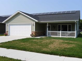 304 Danbury Dr, Charles City, IA 50616