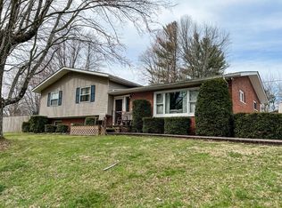 64 Hunters Ln, Batesville, IN 47006