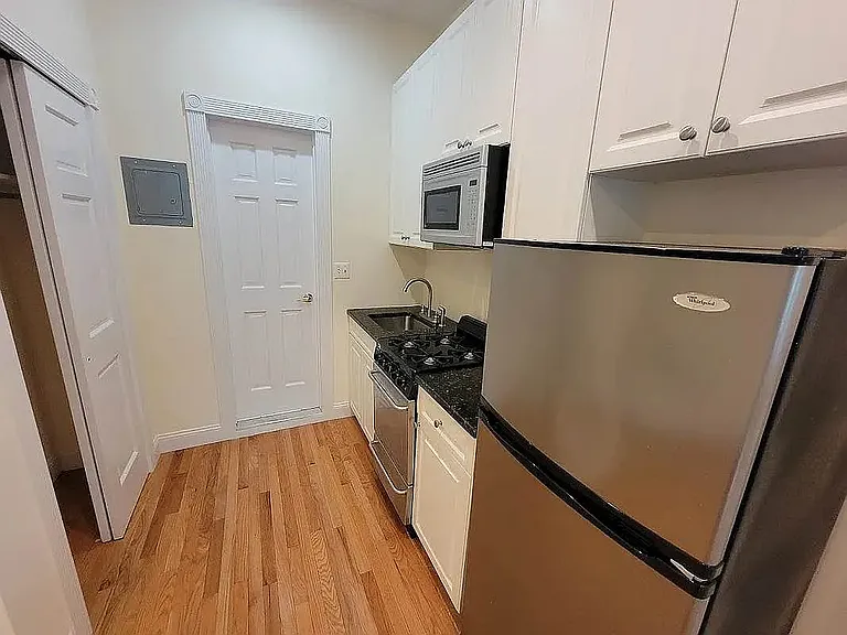 415 W 56th St #91 — Photo 3
