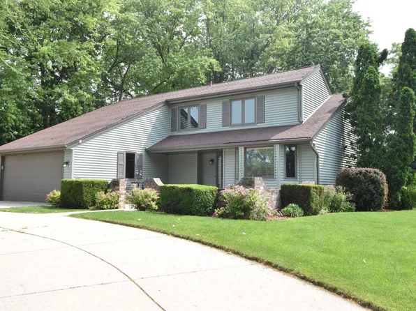 5130 South Meadowlark LANE, Hales Corners, WI 53130