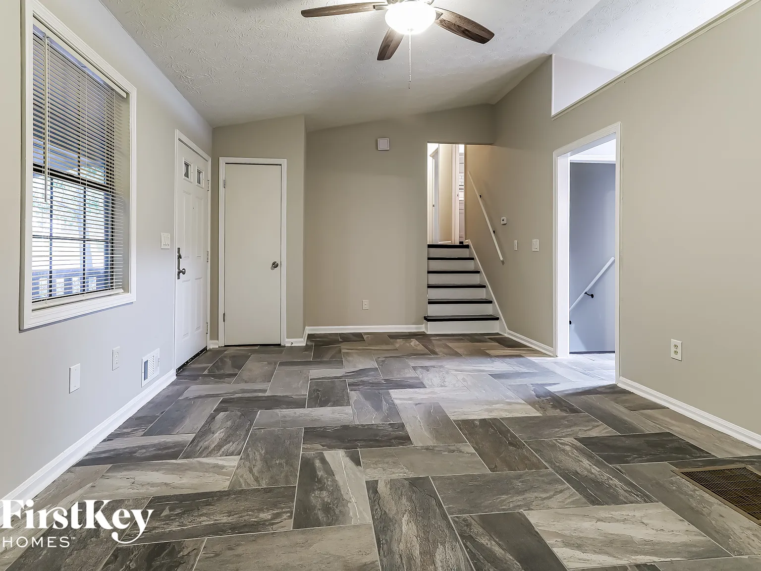 3 bed, 2.0 bath, 1585 sqft, $2,305 — Photo 3