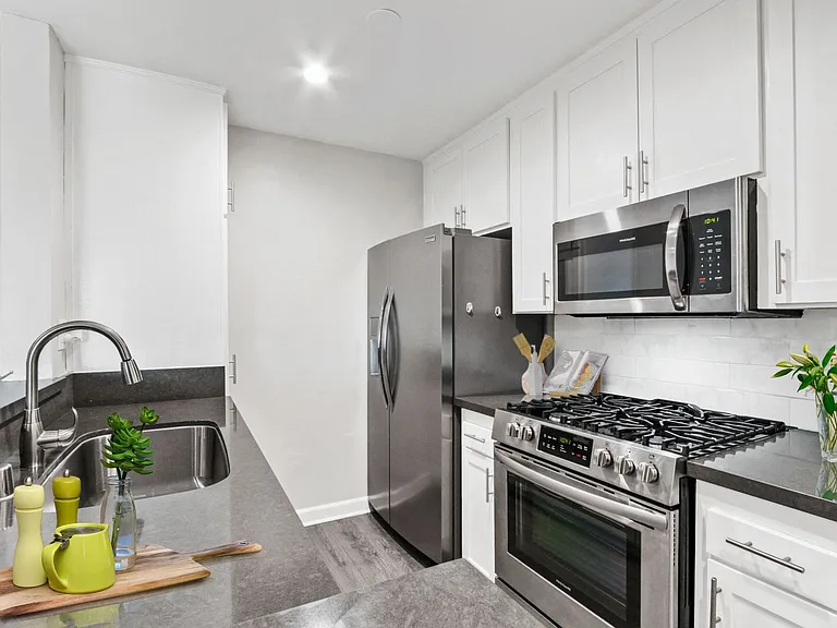Sepulveda West Apartments — Photo 14