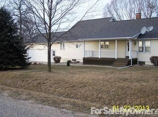 7783 Sparrow Rd, Hopedale, IL 61747