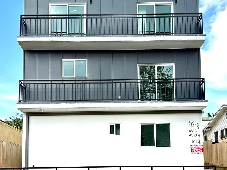 N Kingsley Dr — Photo 1