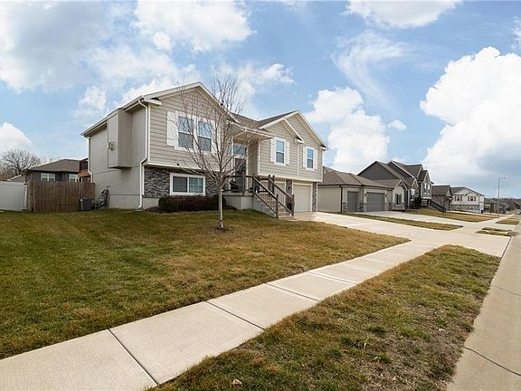 2nd image of 1609 NE Jaclyn Dr