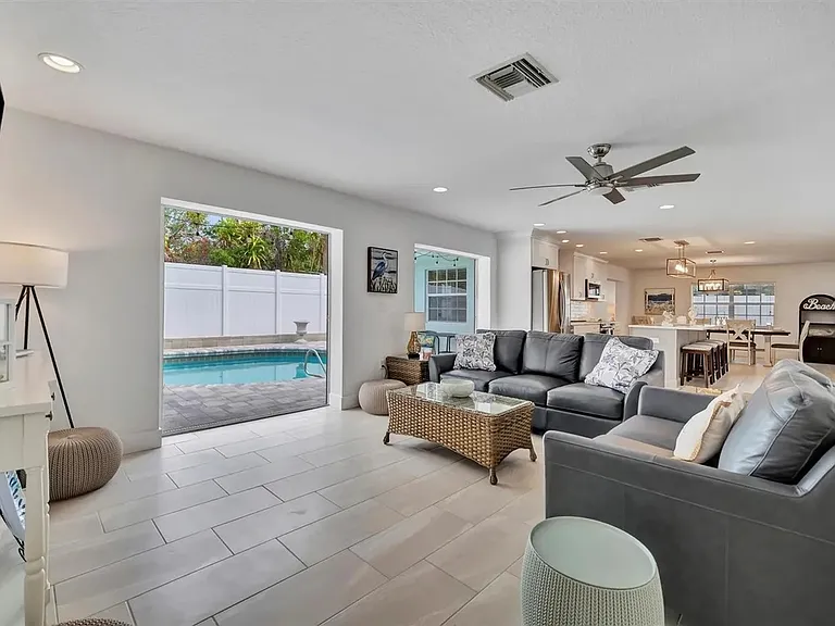 567 Venice Ln — Photo 4
