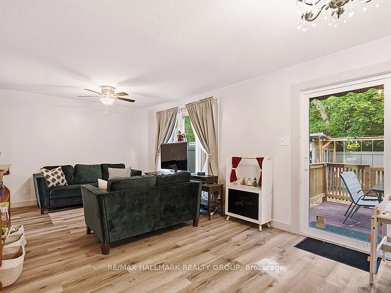 67 Grady Cres — Photo 20