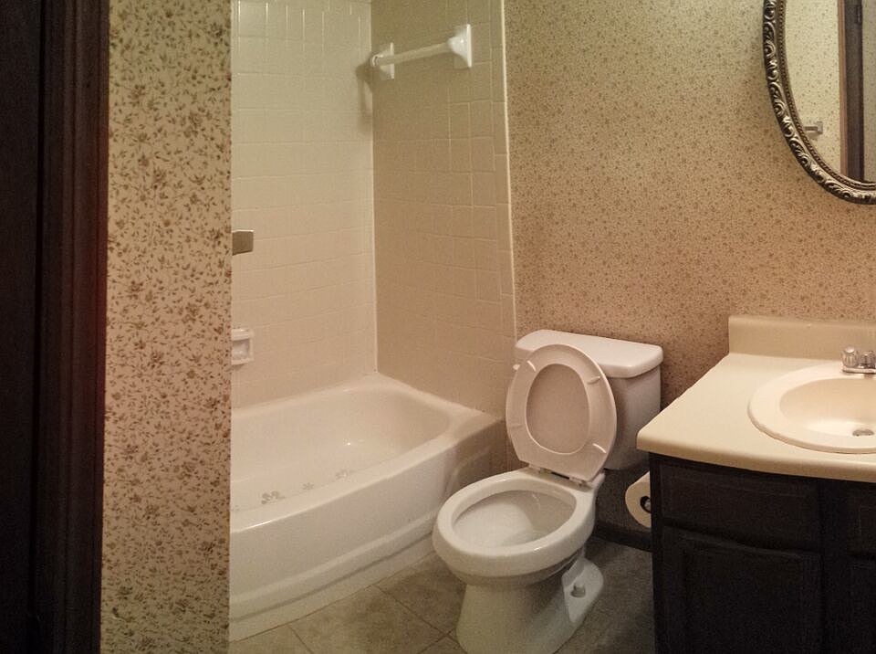 2nd image of 5062 Station Cir