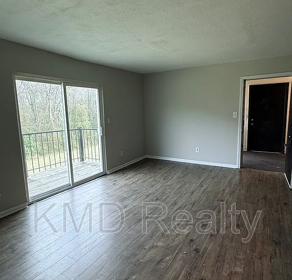702 Farmhurst Dr #G — Photo 3
