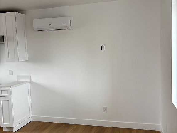 5th image of 319 Fraser Ave #B