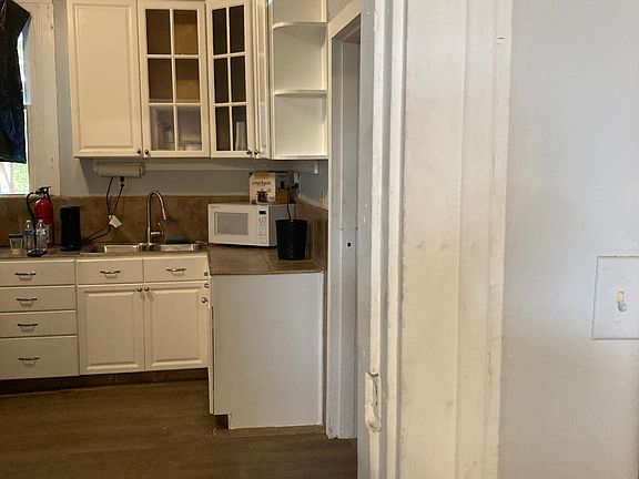 5th image of 3491 Harvey Ave