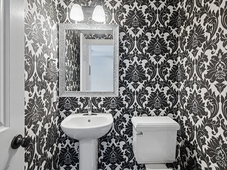 2550 Elden Ave #B — Photo 14