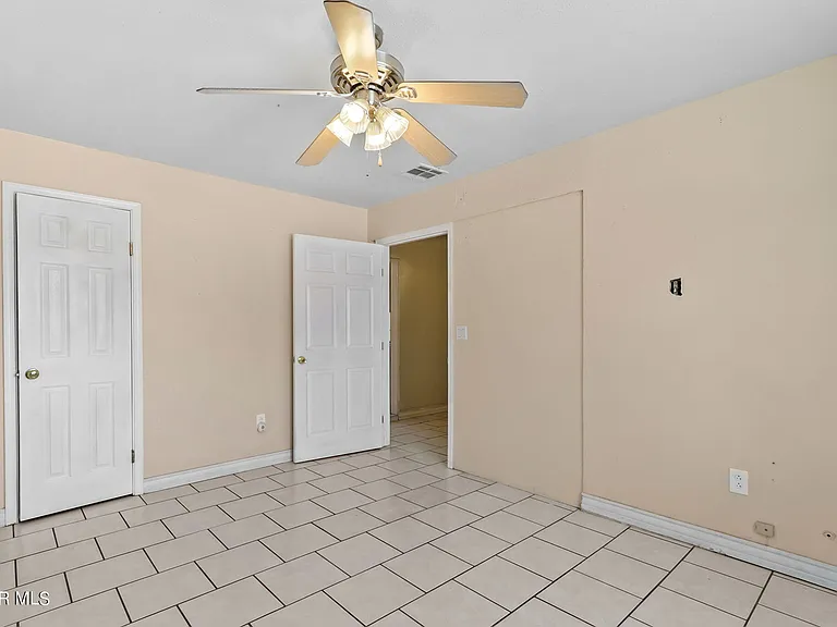 7707 Parral Dr — Photo 8