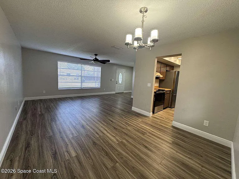 1583 White Cap Way — Photo 9
