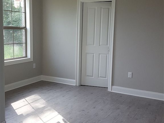 5th image of 220 Juliana Way