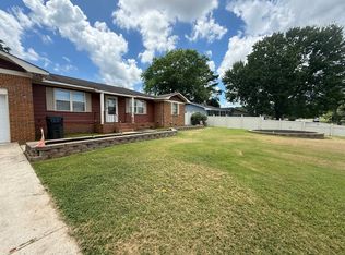 207 Larkwood Dr SW, Decatur, AL 35601