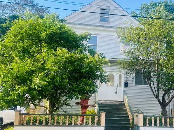 21 Hillside St, Lowell, MA 01851