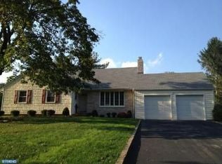 14 Flower Hill Ter, Pennington, NJ 08534