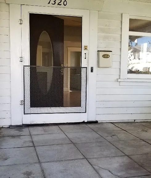 1320 N Harvard Blvd — Photo 3