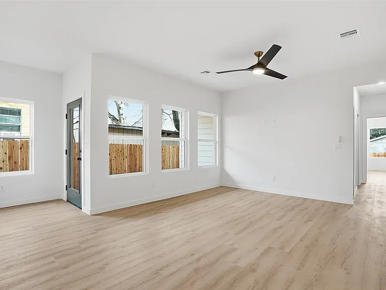 1435 N Main St #B — Photo 37