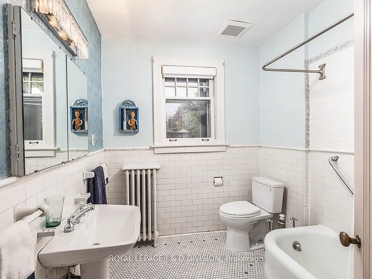 58 Lascelles Blvd — Photo 16