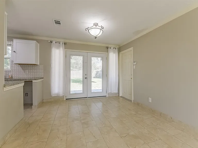 2502 Drummer Dr — Photo 10