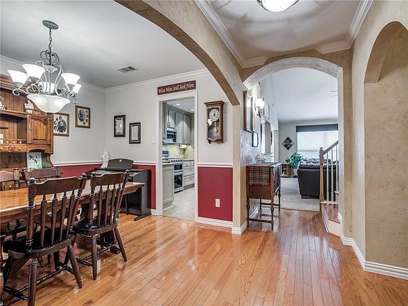5th image of 542 Briaroaks Dr