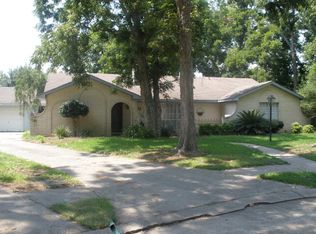 57 Pine Ct, Lake Jackson, TX 77566