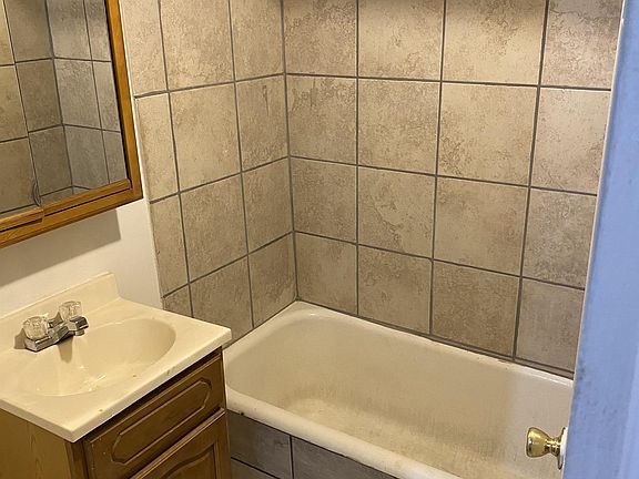 3rd image of 431 W G St #B2