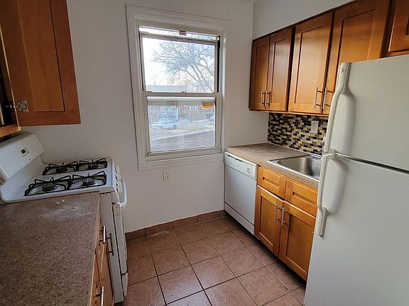 5th image of 2816 172nd St #2E