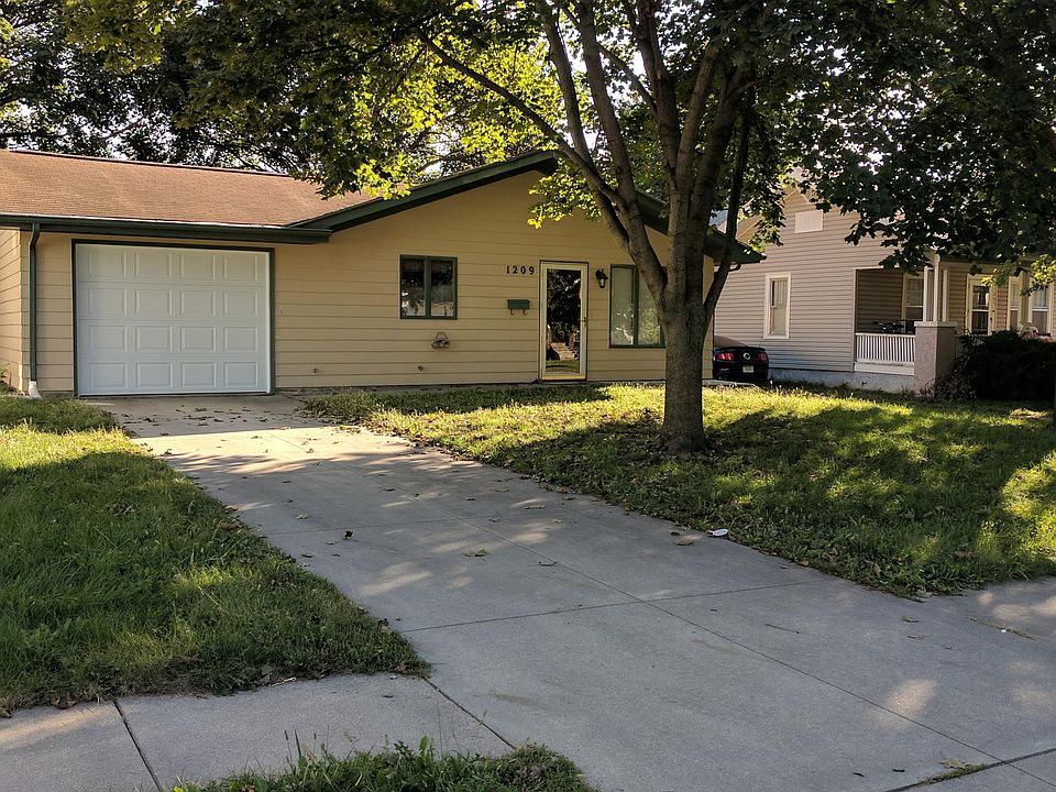 1209 Grant St Beatrice NE 68310 Zillow