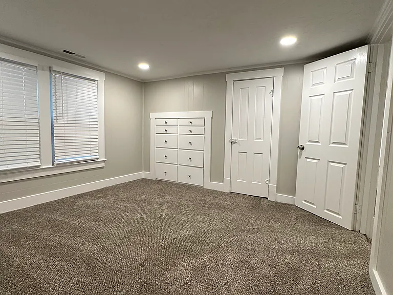 63 E Poplar St #B — Photo 16