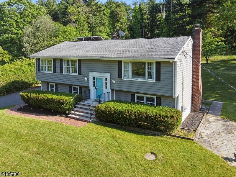 1st image of 16 Old Mountain Rd