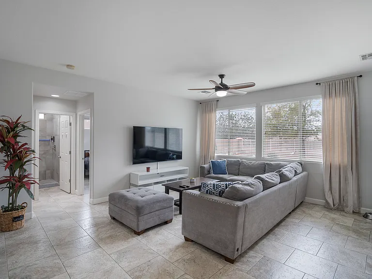8753 W Lamar Rd — Photo 4